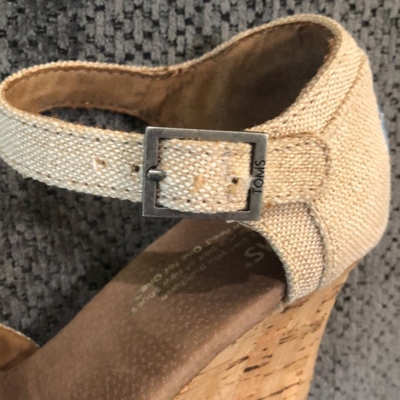 TOM’S cork wedges. Size 6 - Picture 8 of 9